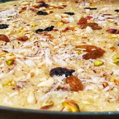 A picture of Sooji ka jama halwa.