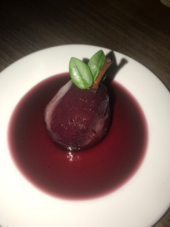 Una foto de Peras al vino tinto 🍐🍷