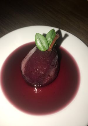 Una foto de Peras al vino tinto 🍐🍷