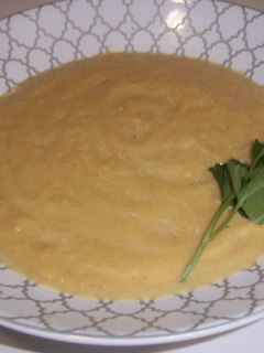 Una foto de Crema ligera de calabacín y carlota