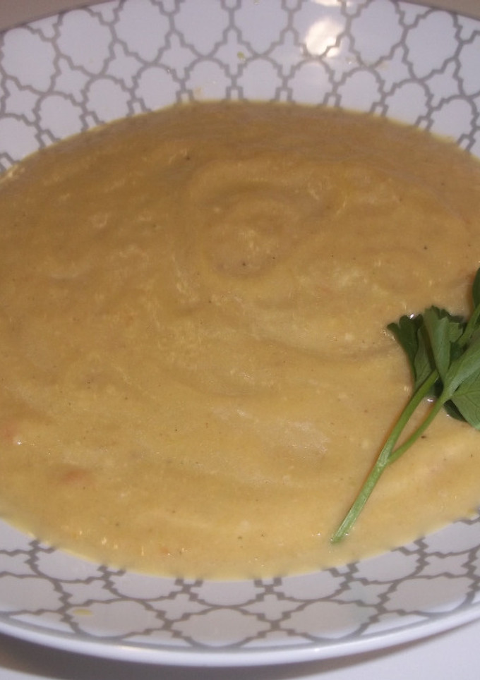 Una foto de Crema ligera de calabacín y carlota
