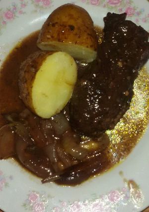 Una foto de Carne con papines rústicos a la bolsa