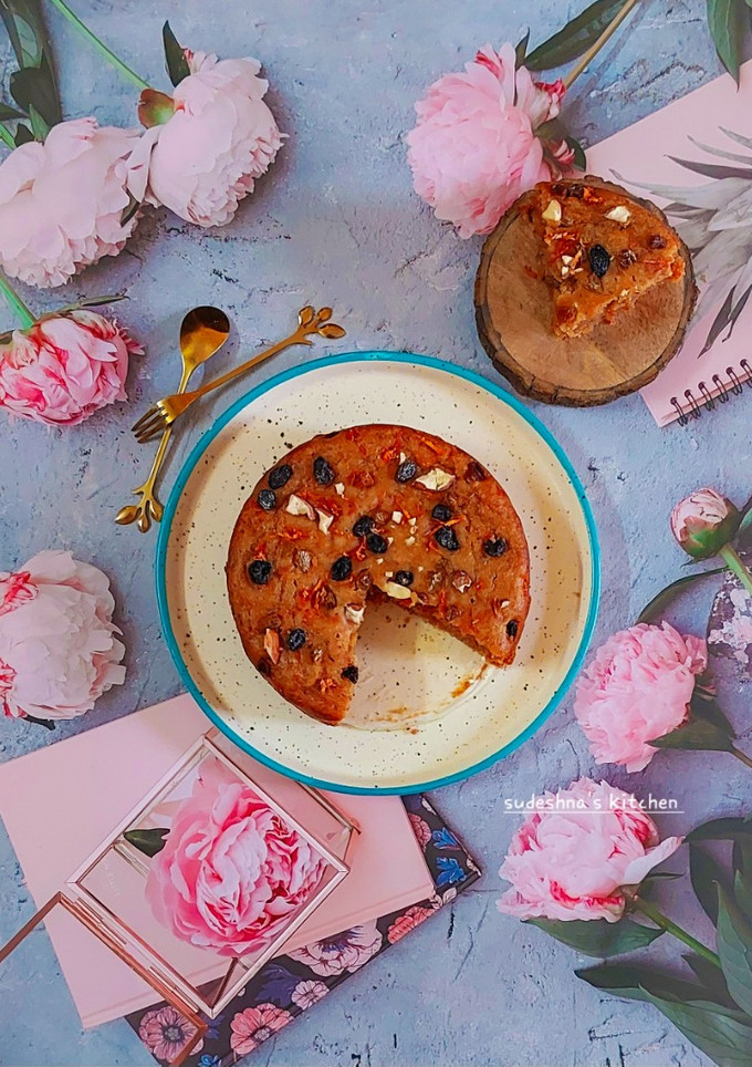 A picture of Carrot & Dates Cake.