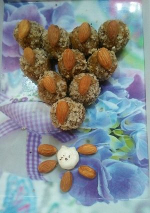 A picture of Mango oats balls.