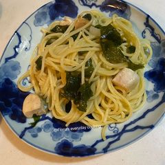 A picture of Japanese style chicken spaghetti.