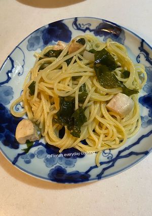 A picture of Japanese style chicken spaghetti.