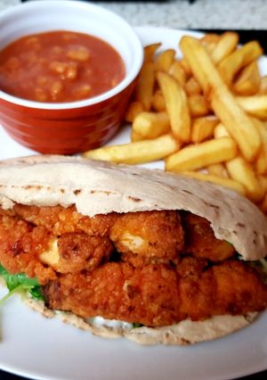 A picture of My Hot n Spicy Chicken in a pitta bread. 😁.