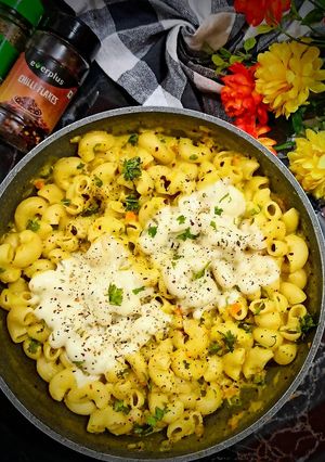 देसी मसाला मैक एंड चीज़(desi masala mac and cheese recipe in hindi) रेसिपी मुख्य फोटो