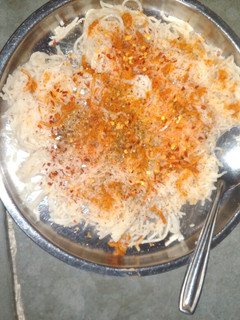 ચોખા નાં સ્પાઇસી નુડલ્સ (Spicy Rice Noodles Recipe in Gujarati) રેસીપી મુખ્ય ફોટો