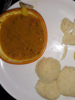 A picture of Idli sambhar.
