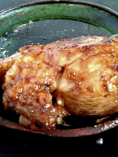 Una foto de Pollo en salsa de ciruelas, pasas y manzana la güerita correa