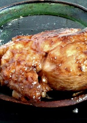 Una foto de Pollo en salsa de ciruelas, pasas y manzana  la güerita correa