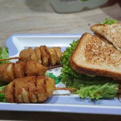 A picture of Spinal potato with sandwich.