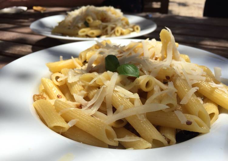 Penne aglio olio e peperoncino