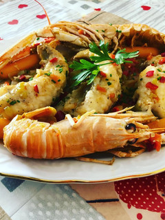 Una foto de Filete de rape con verduras y cigala