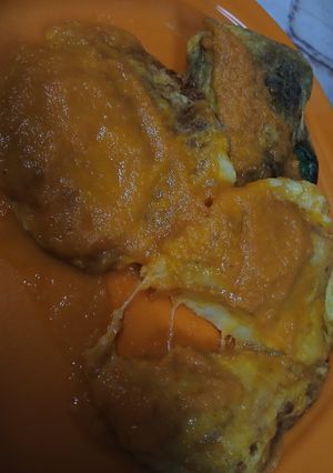 Una foto de Chiles rellenos y tortitas de papa sin tanto aceite