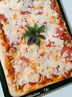 عکسی از دستور پیتزا مارگاریتا با کالباس 🍕