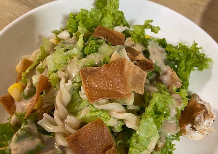 Chinese Chicken Salad With Fried Wonton