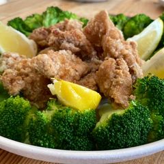 A picture of Japanese style fried chicken with Soy sauce, ginger and garlic.