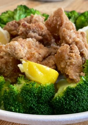 A picture of Japanese style fried chicken with Soy sauce, ginger and garlic.