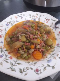 Una foto de Menestra de verduras con cava de Almendralejo y jamón olla gm