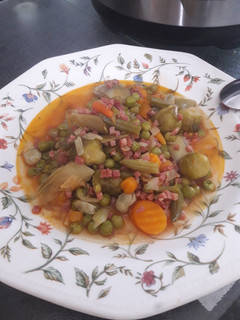 Una foto de Menestra de verduras con cava de Almendralejo y jamón olla gm