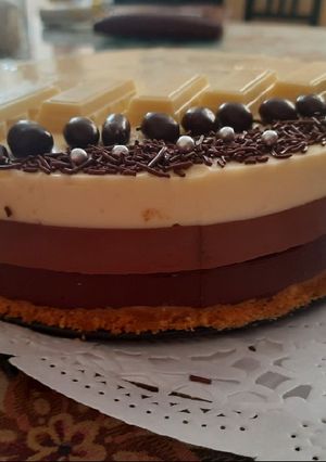 Foto principal de Tarta de 3 chocolates buenísima y fácil