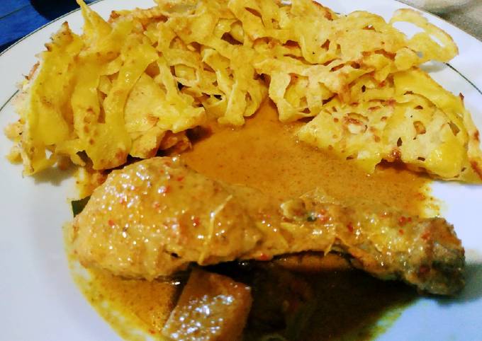 Ragit (Roti Jala Kuah Kari)