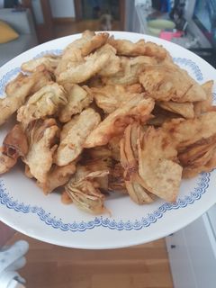 Una foto de Alcachofa y berenjena en tempura
