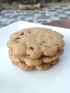 Una foto de Galletitas semi integrales de nuez y chocolate