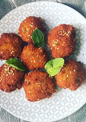 A picture of Egyptian style Falafel.