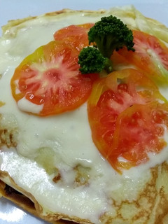 Una foto de Sándwich de panqueques con verduras salteadas, fácil y delicioso