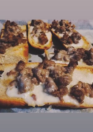 Foto di Bruschetta con salsiccia e stracchino🥖