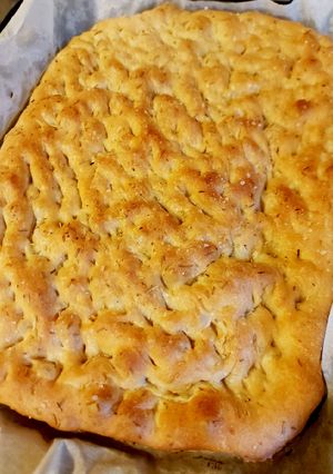 O poză a rețetei Focaccia cu rozmarin și ulei de măsline.