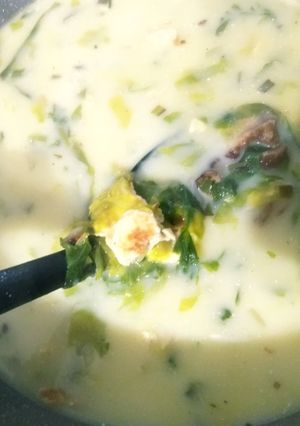 O poză a rețetei Ciorbă 🥣de salată verde🥬 cu omletă🍳 și afumătură🥓.