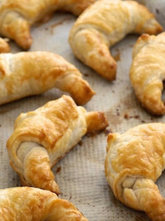 Una foto de Croissants para peques y mayores con y sin chocolate 😜