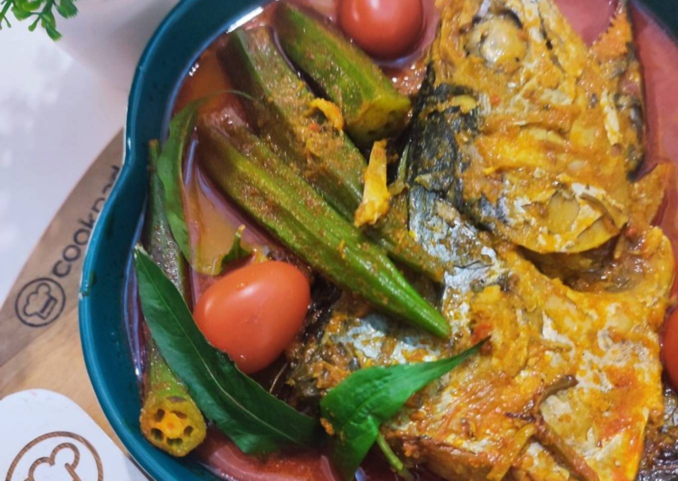 Alun-Alun Pahlawan panas.