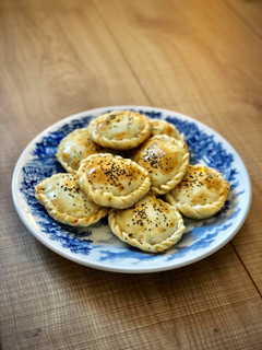 Una foto de Empanadillas de calabacín y quesos