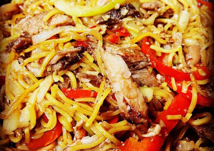 Recipe of Super Quick Homemade Leftover Roast Pork with Vegetable Chow Mein