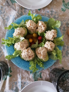 Una foto de Palta reina, rellena de pollo