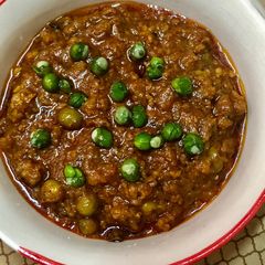 A picture of Keema matar masala.