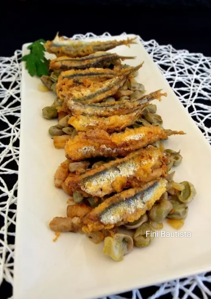 Una foto de Habas con panceta y boquerones