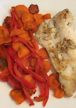 Una foto de Filetes de merluza a la plancha con verduras