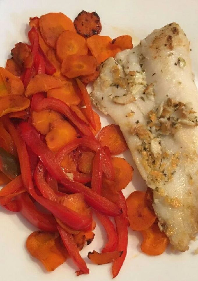 Una foto de Filetes de merluza a la plancha con verduras