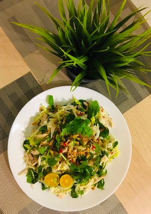 Hình của món Gỏi gà bóp thấu.