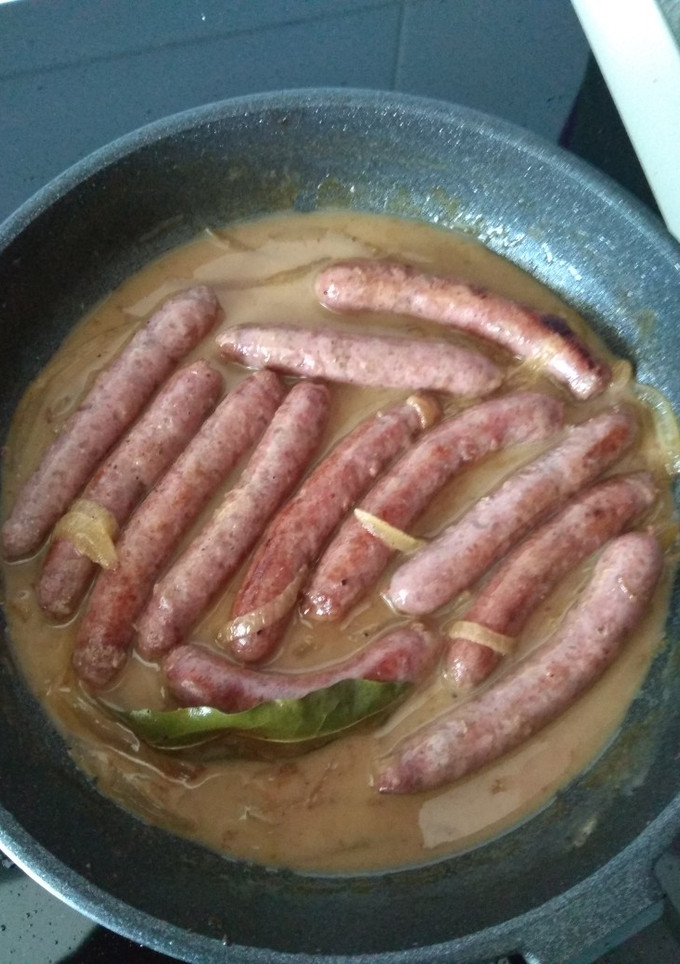 Una foto de Salchichas frescas al vino