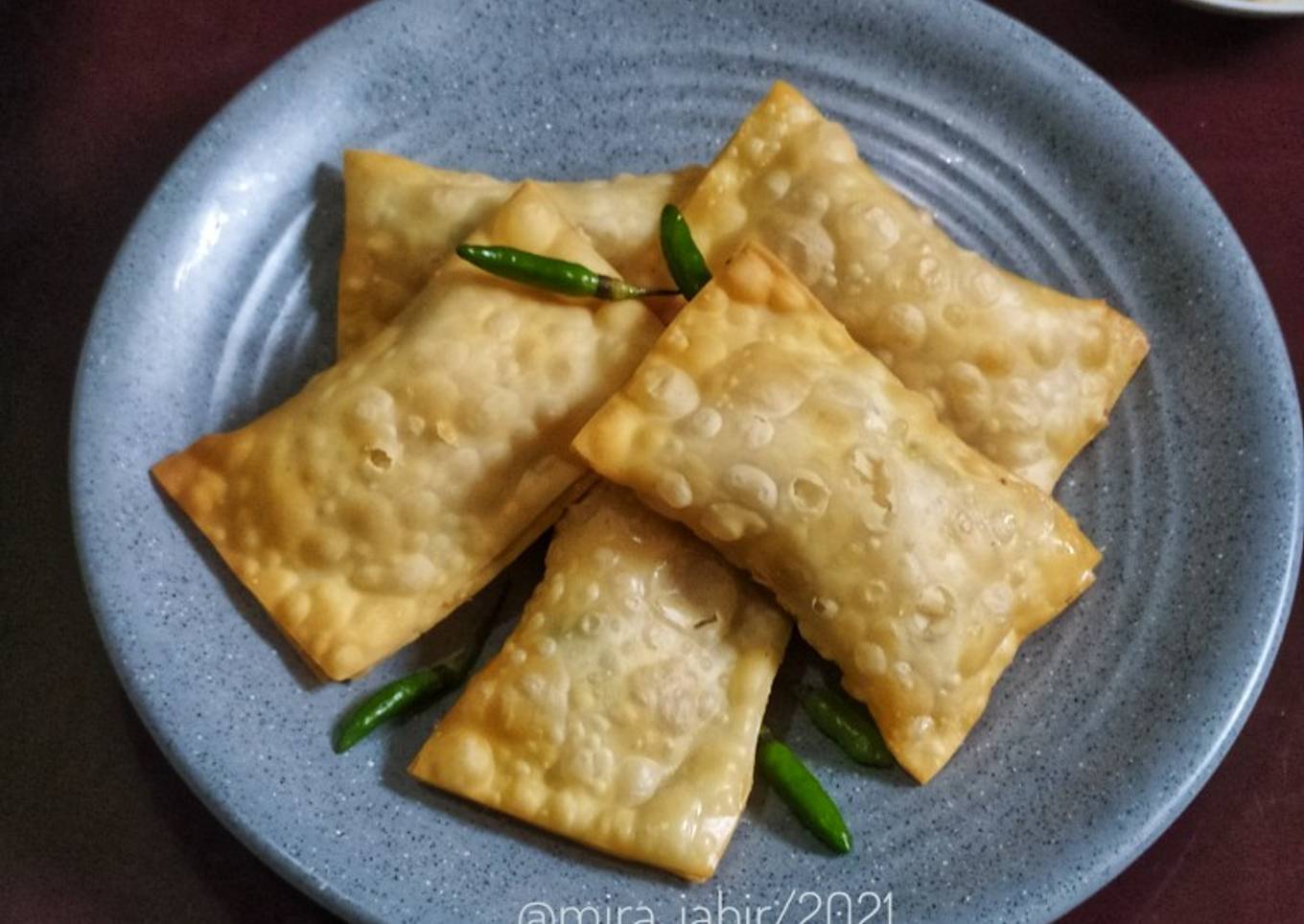Pangsit Krispi Isi Ayam Suwir