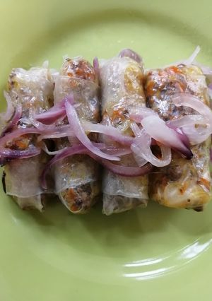 Una foto de Rollitos de papel de arroz con carne y verdura