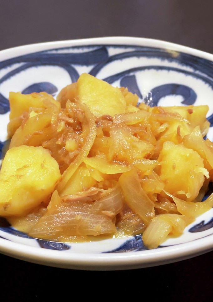 A picture of Simmered Potatoes with Tuna and Onions.