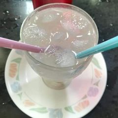 A picture of Lemon juice.